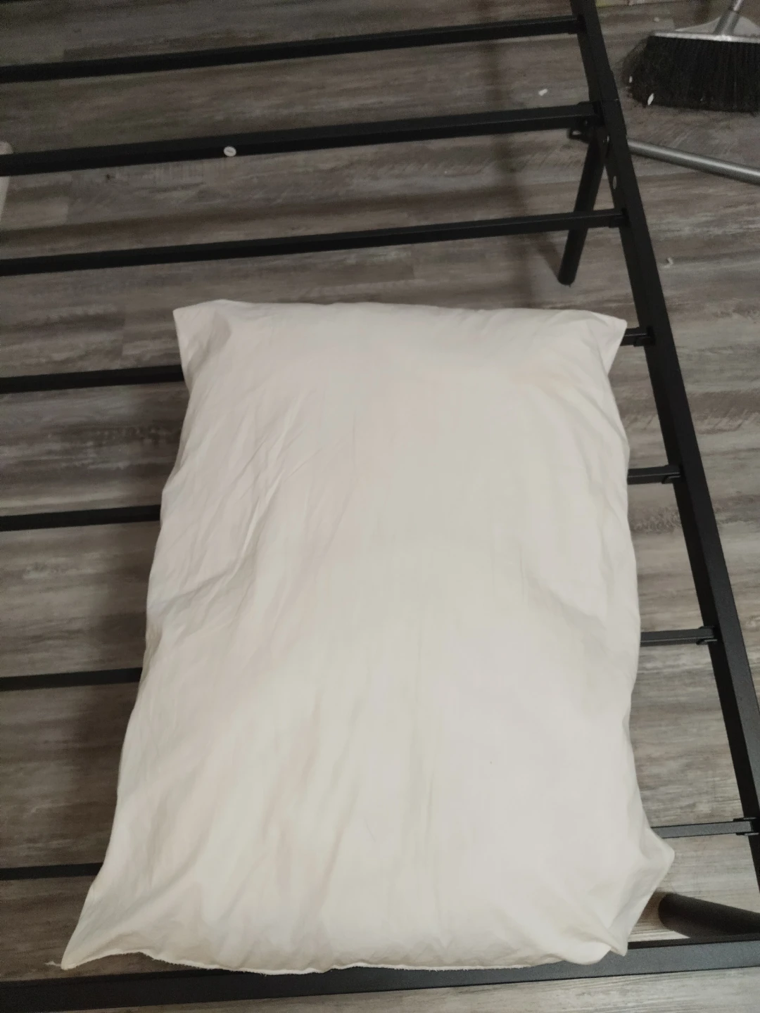Enduran 14 Inch Twin Size Bed Frame - photo 5