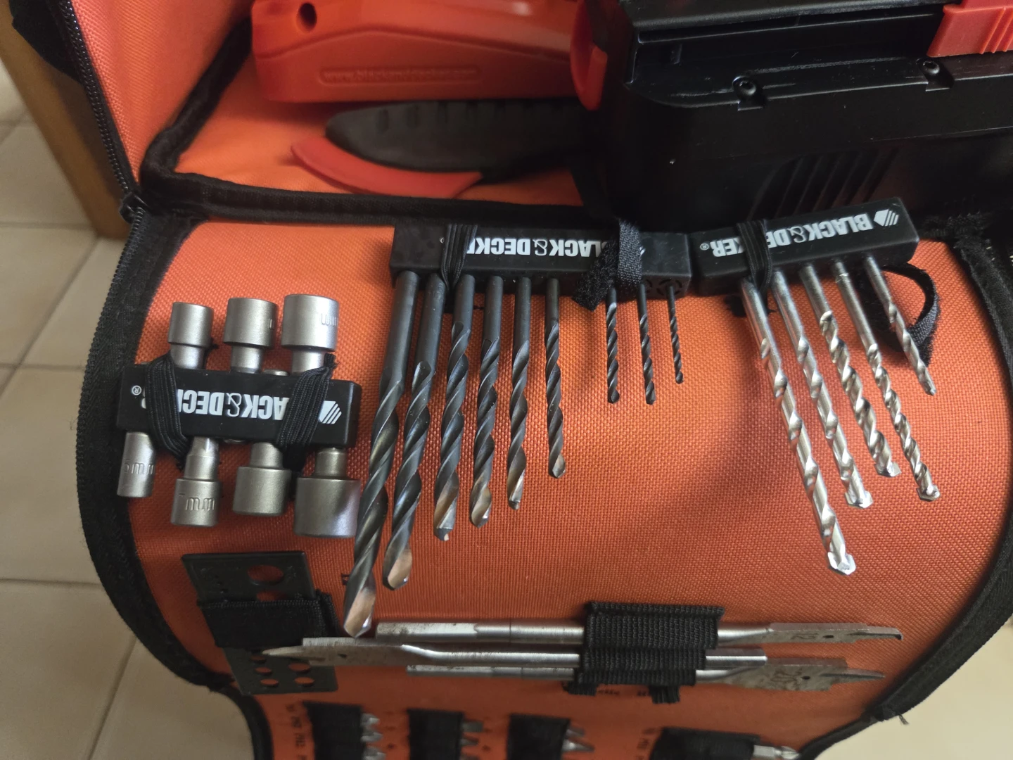 Black & Decker Cordless Drill with Accessories Kit - photo 3