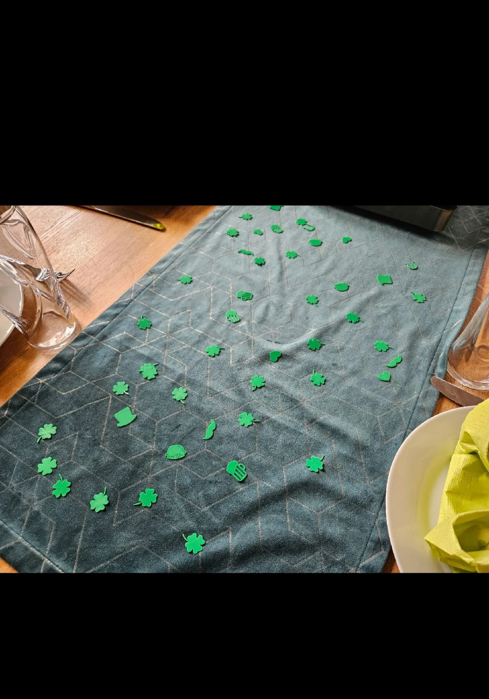 St. Patrick's Day Table Confetti - photo 2