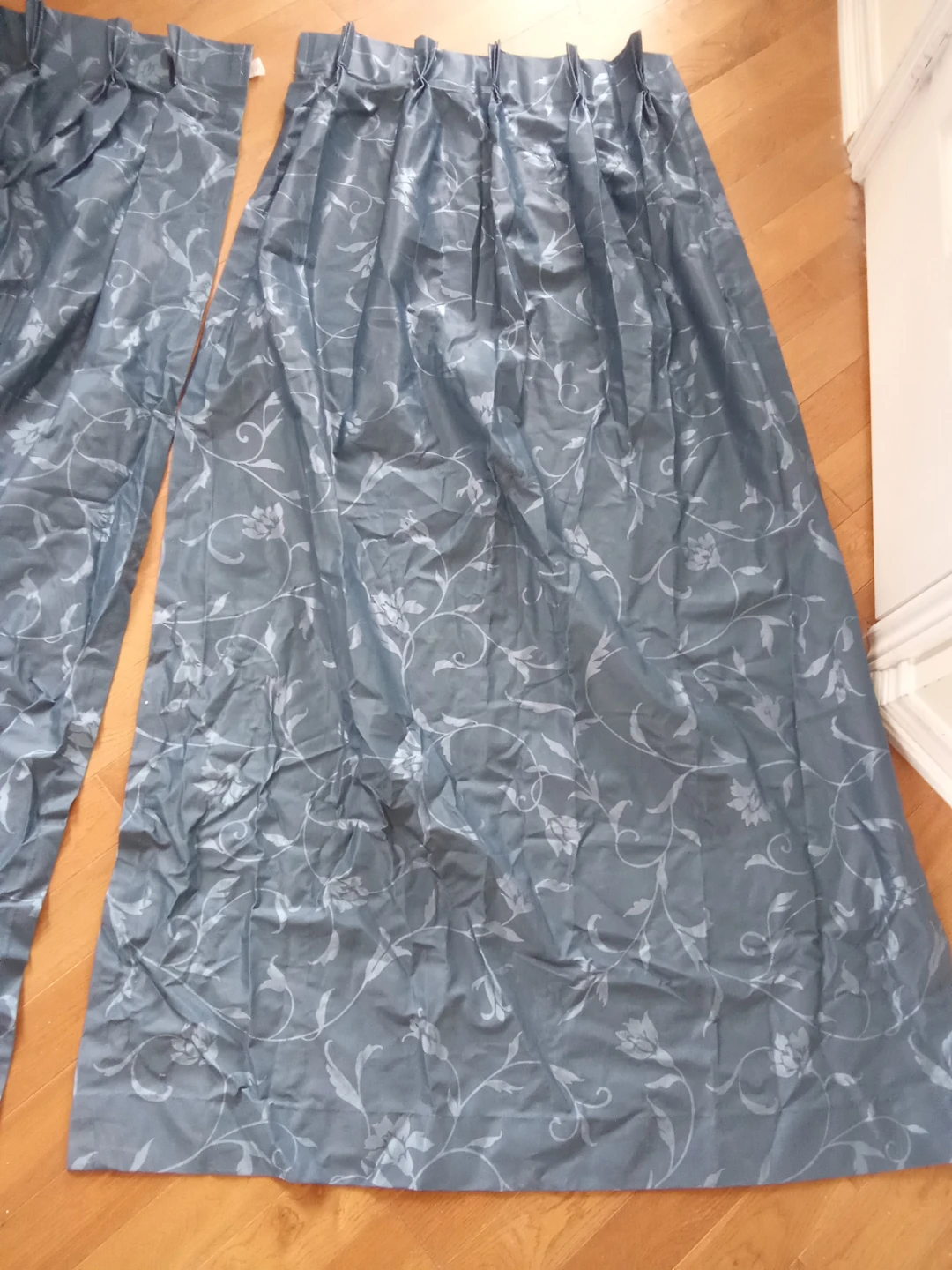 Pair of Blue Floral Curtains 40x62" - photo 2
