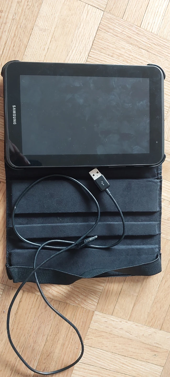 Samsung Galaxy Tab 3 Lite 7" Tablet with Case and Charger
