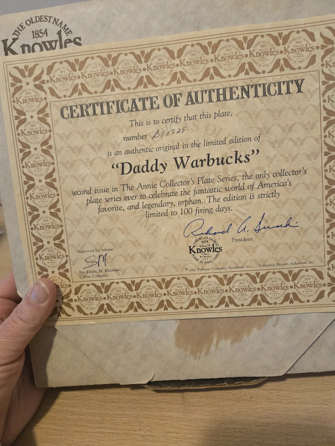 Knowles "Daddy Warbucks" Collector Plate B10329 - photo 3