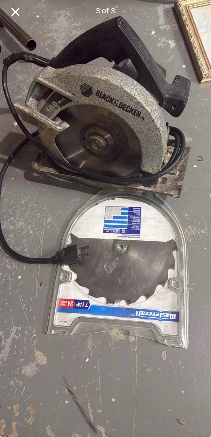 Black & Decker 180mm Circular Saw with Mastercraft Blade