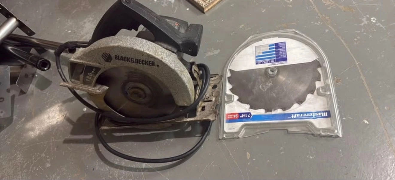 Black & Decker 180mm Circular Saw with Mastercraft Blade - photo 2