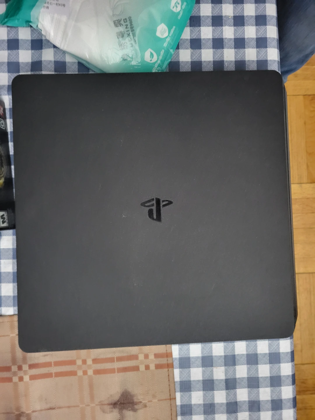 PlayStation 4 Console with 2 Controller/ Charging Port 🥕