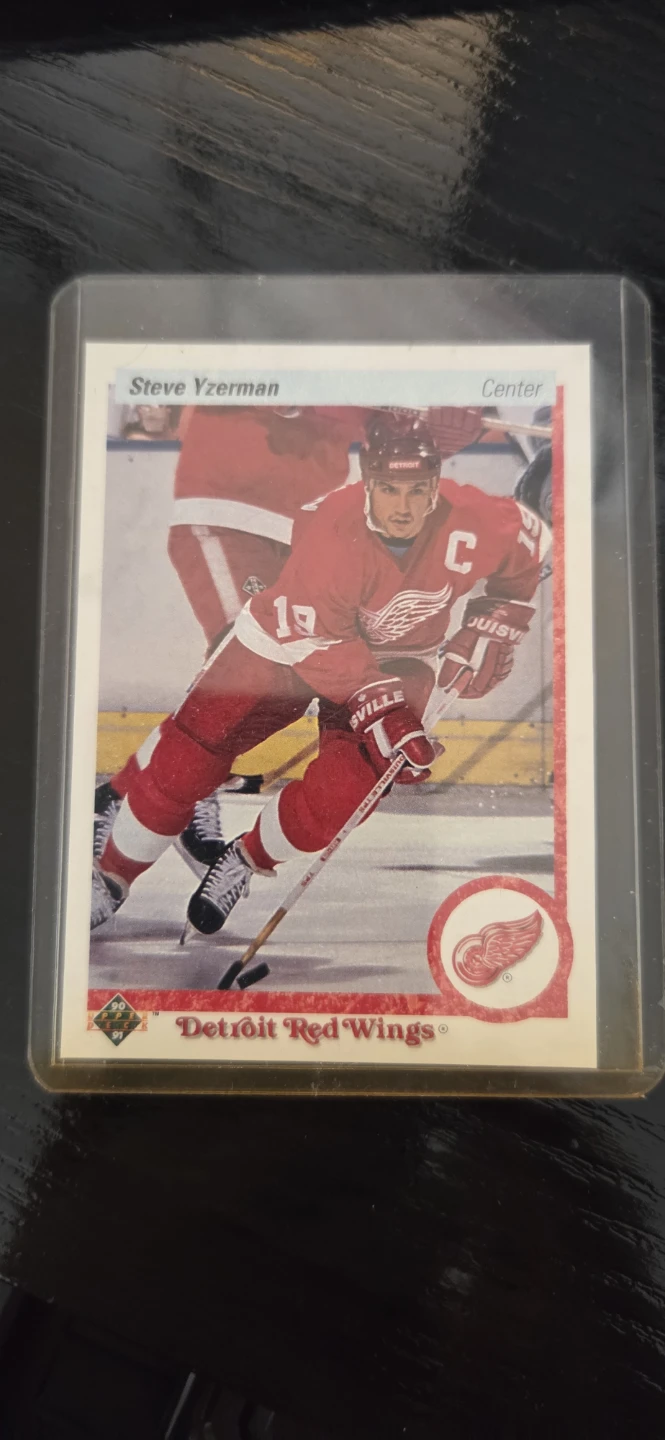 1990 Upper Deck Steve Yzerman Detroit Red Wings Hockey Card
