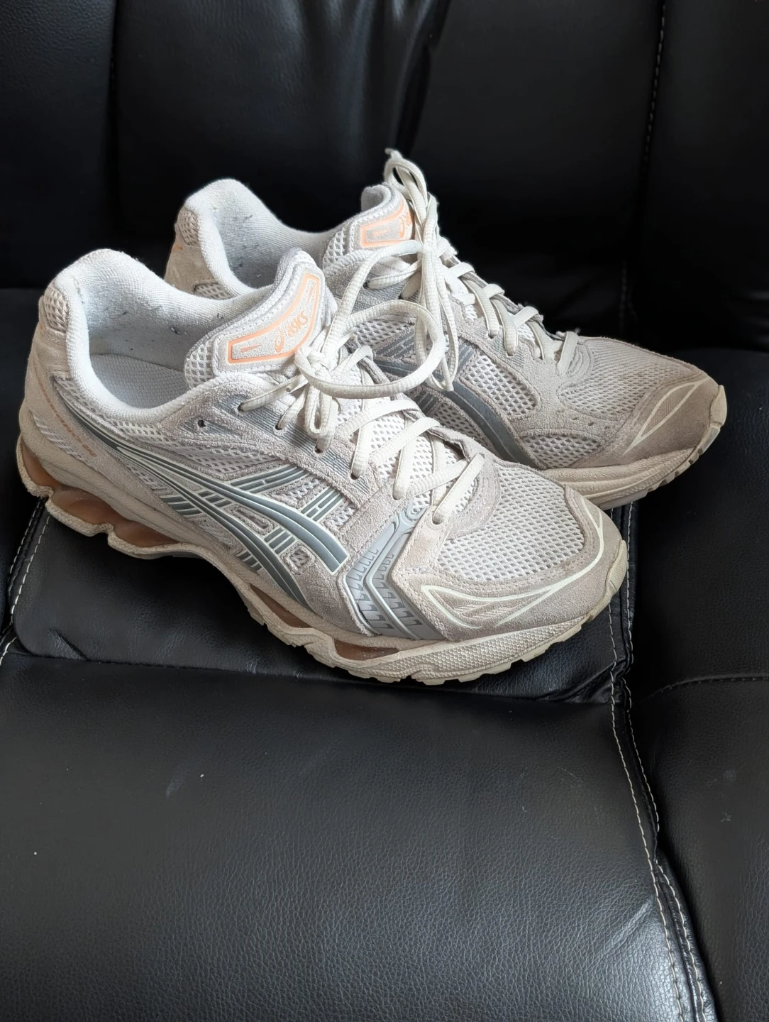 ASICS Running Shoes - Size 9 (US) 🥕