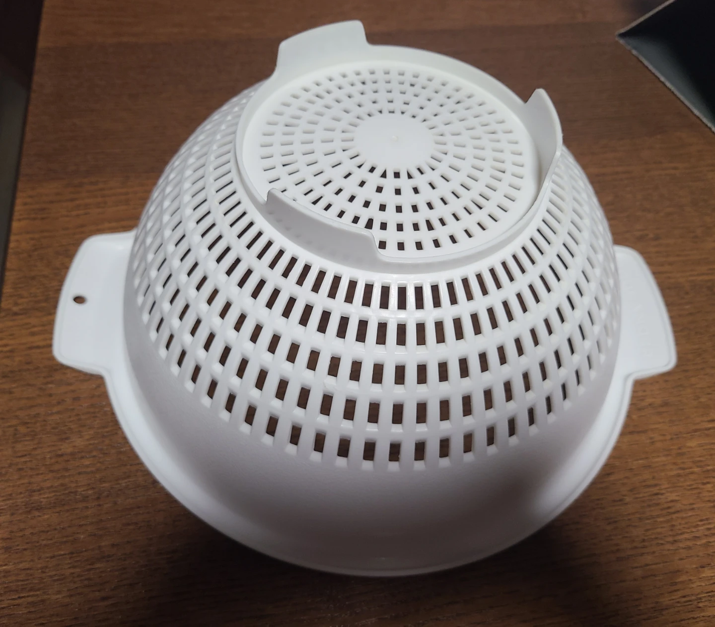 White Plastic Colandar - photo 3