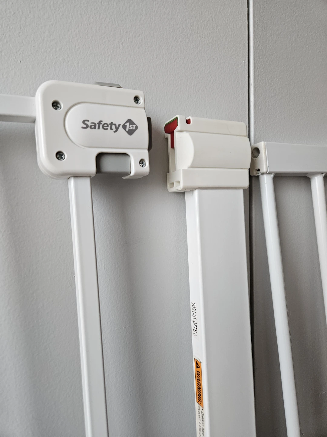 Safety 1st White Metal Baby Gate - photo 2