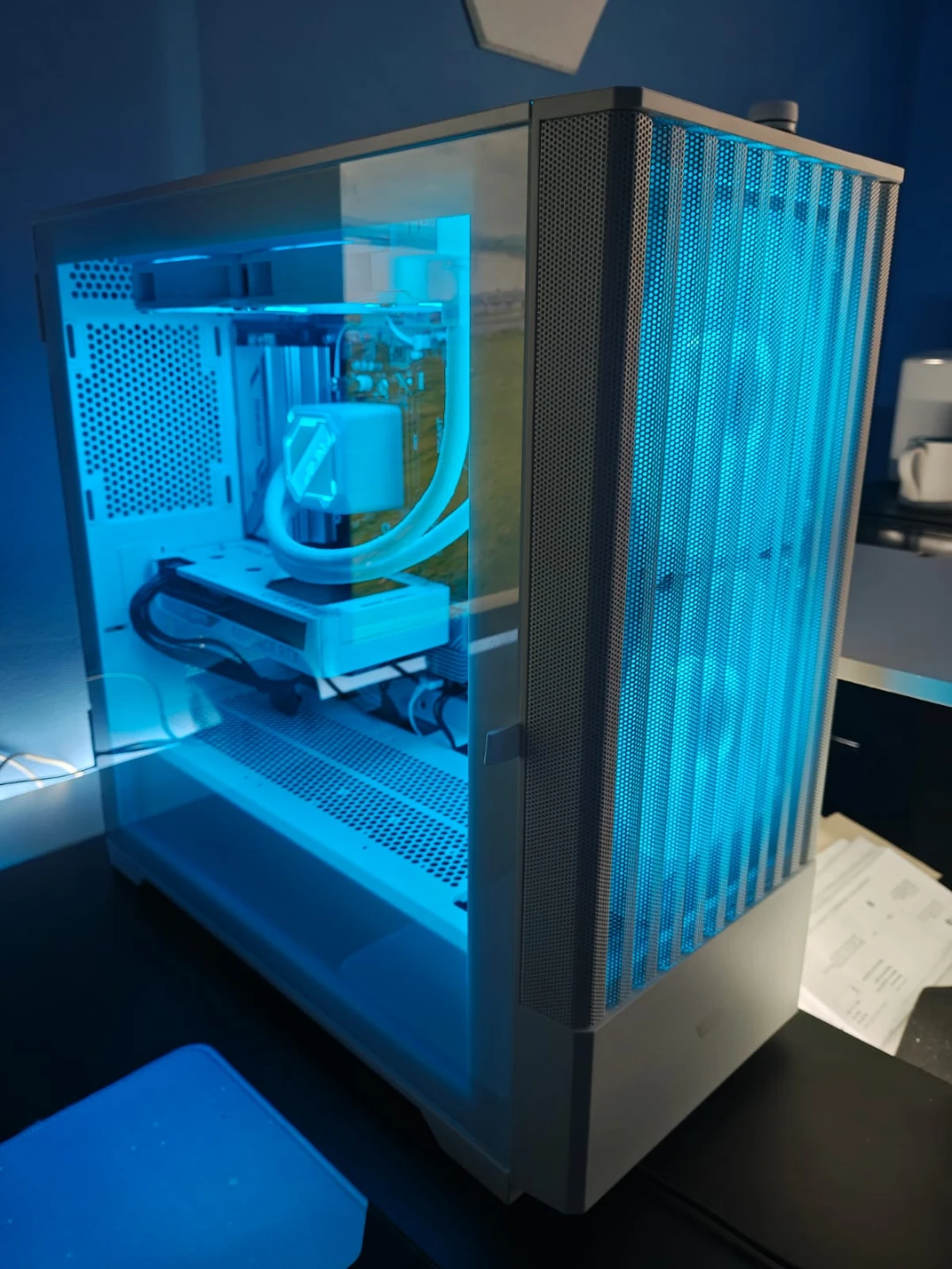Custom Ice White Gigabyte Gaming PC RTX5060 - photo 2