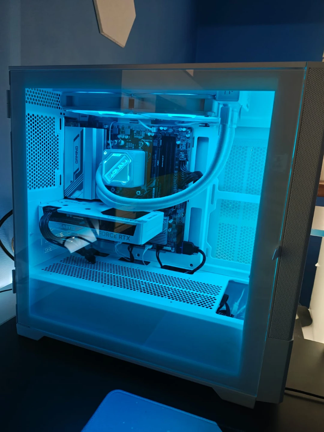 Custom Ice White Gigabyte Gaming PC RTX5060 - photo 5