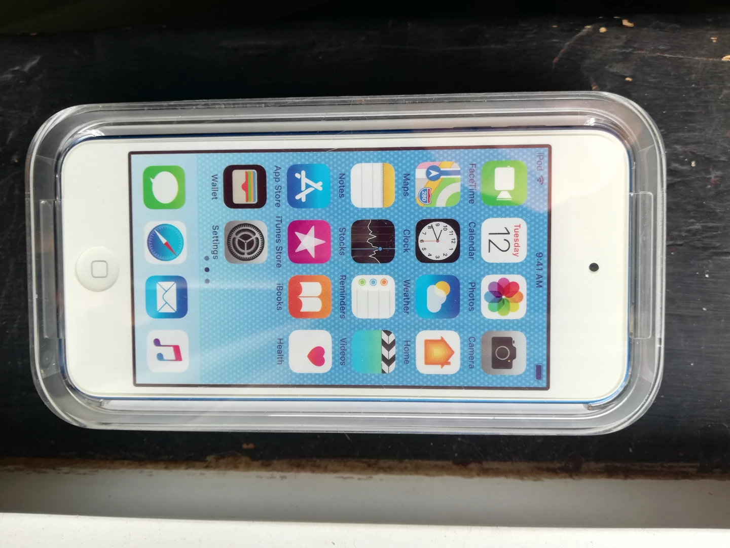 New Apple iPod Touch 32GB Blue - Model A1574