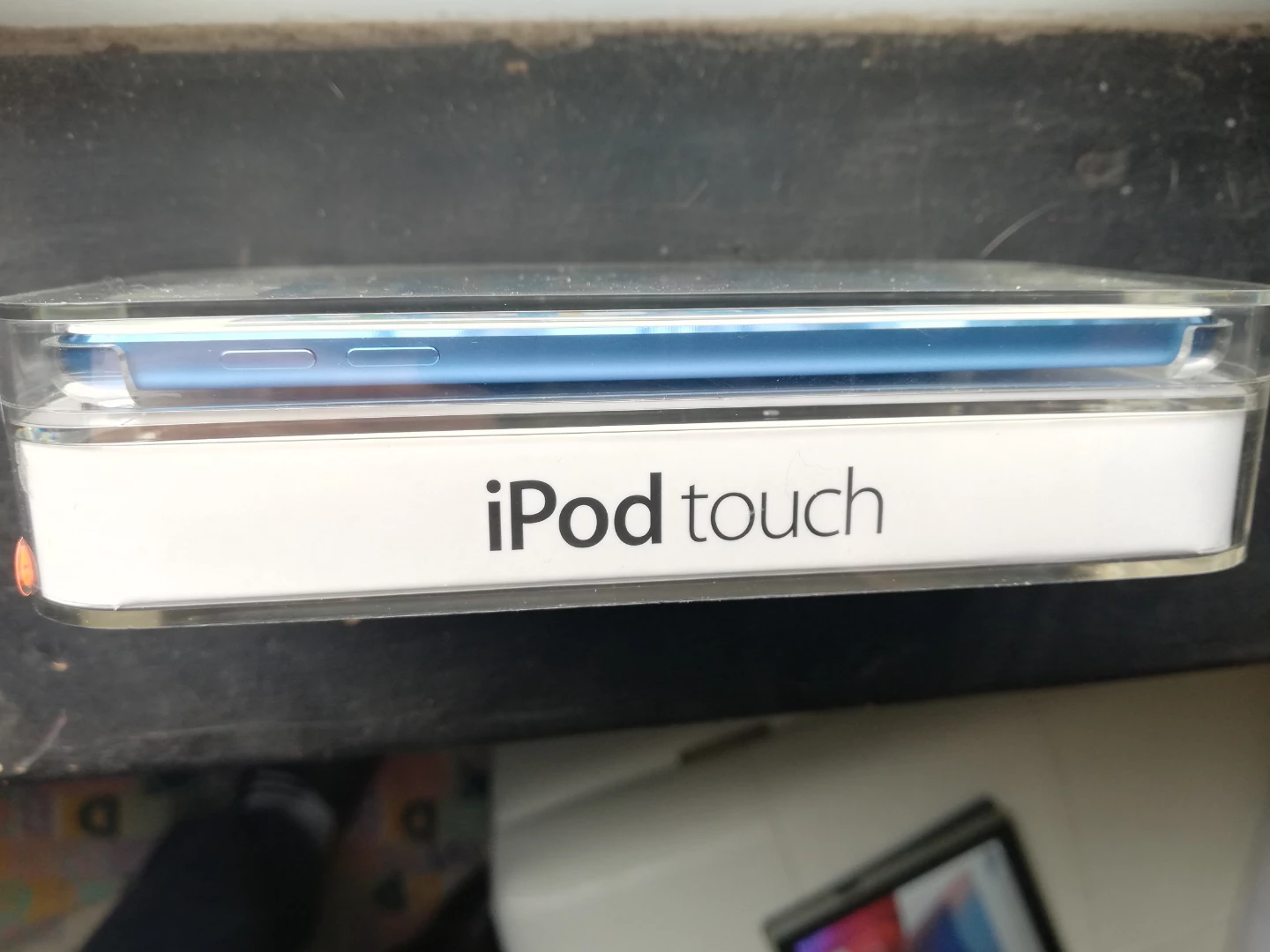 New Apple iPod Touch 32GB Blue - Model A1574 - photo 2