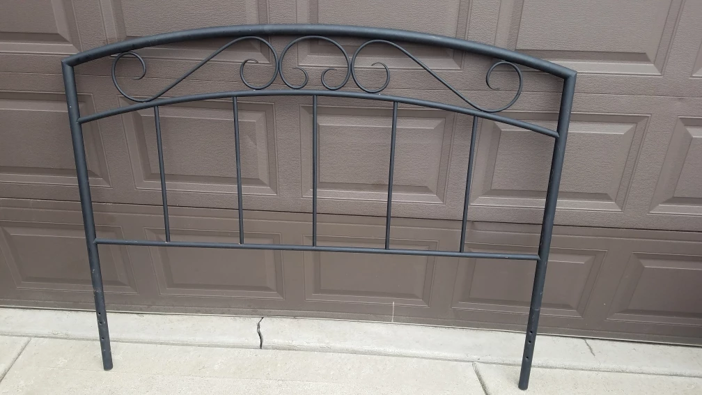 Black Metal Headboard size queen - photo 2