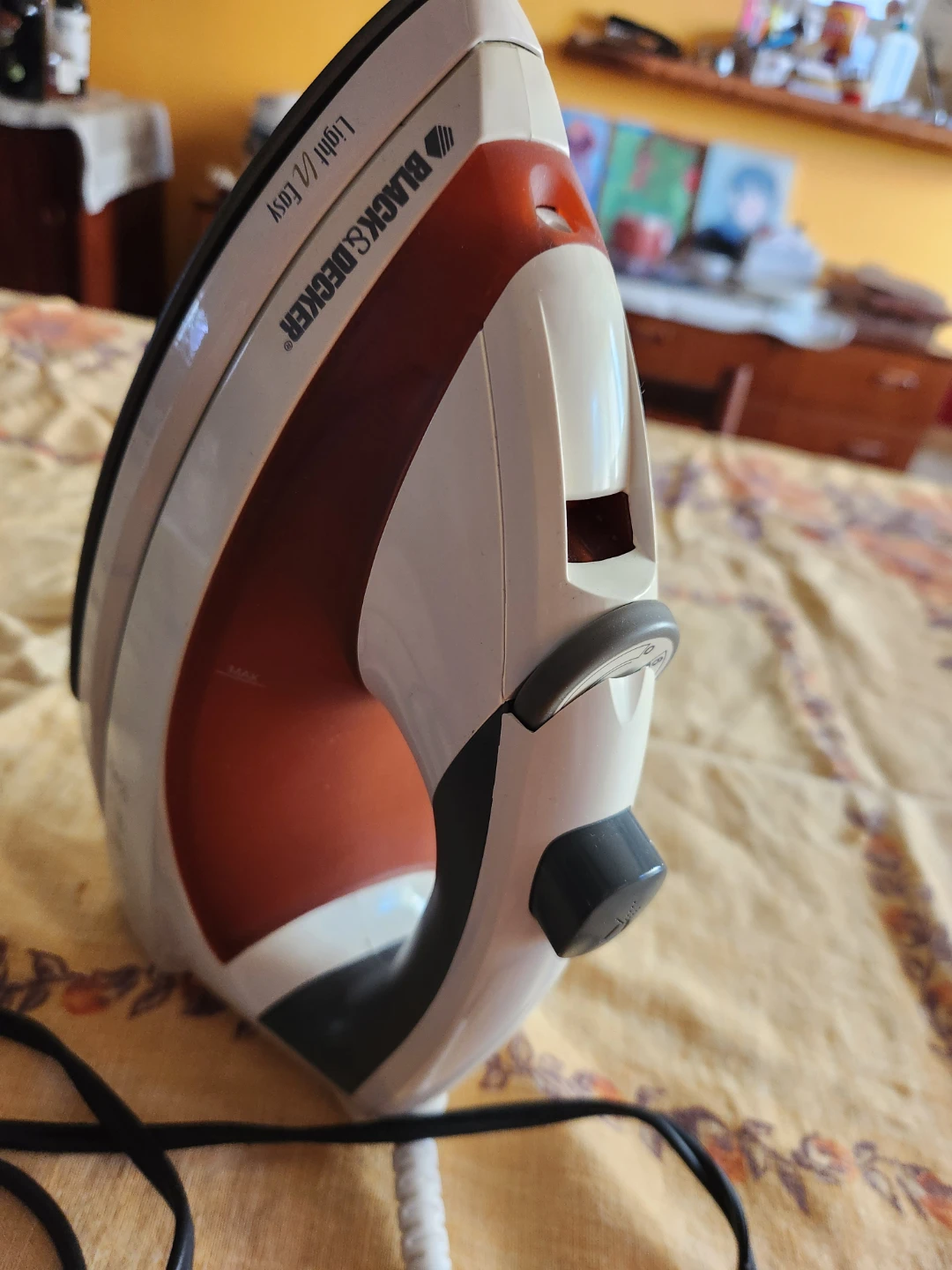 Black & Decker Light N Easy Iron - photo 3