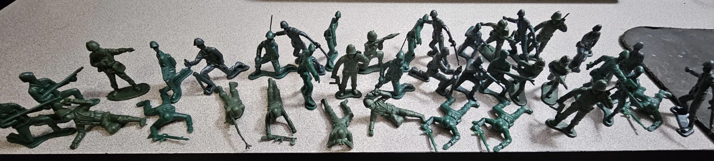 Toy Soldiers Lot - Tan and Green Plastic Figures