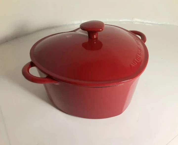 Red Heart-Shaped Dutch Oven | Authentic Kitchen