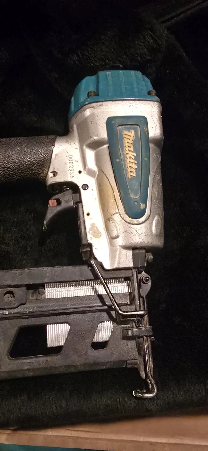 Makita Nail Gun - photo 3