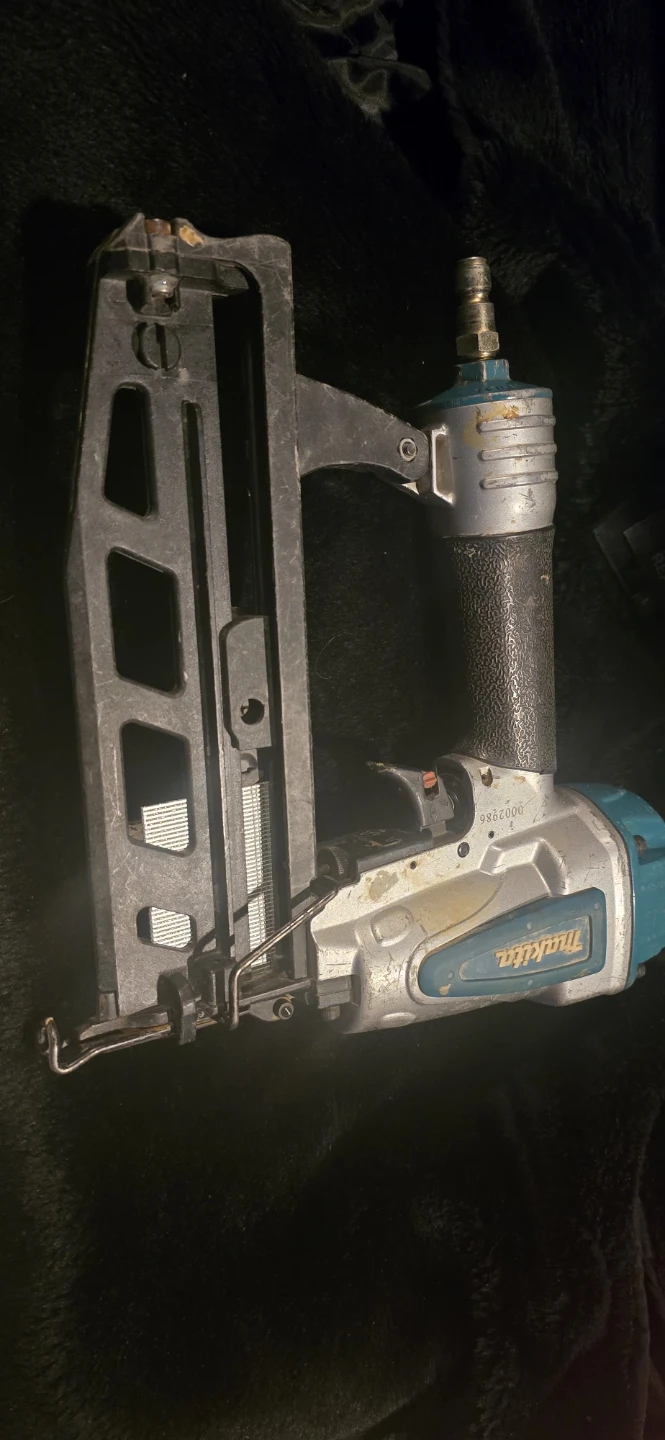 Makita Nail Gun - photo 4