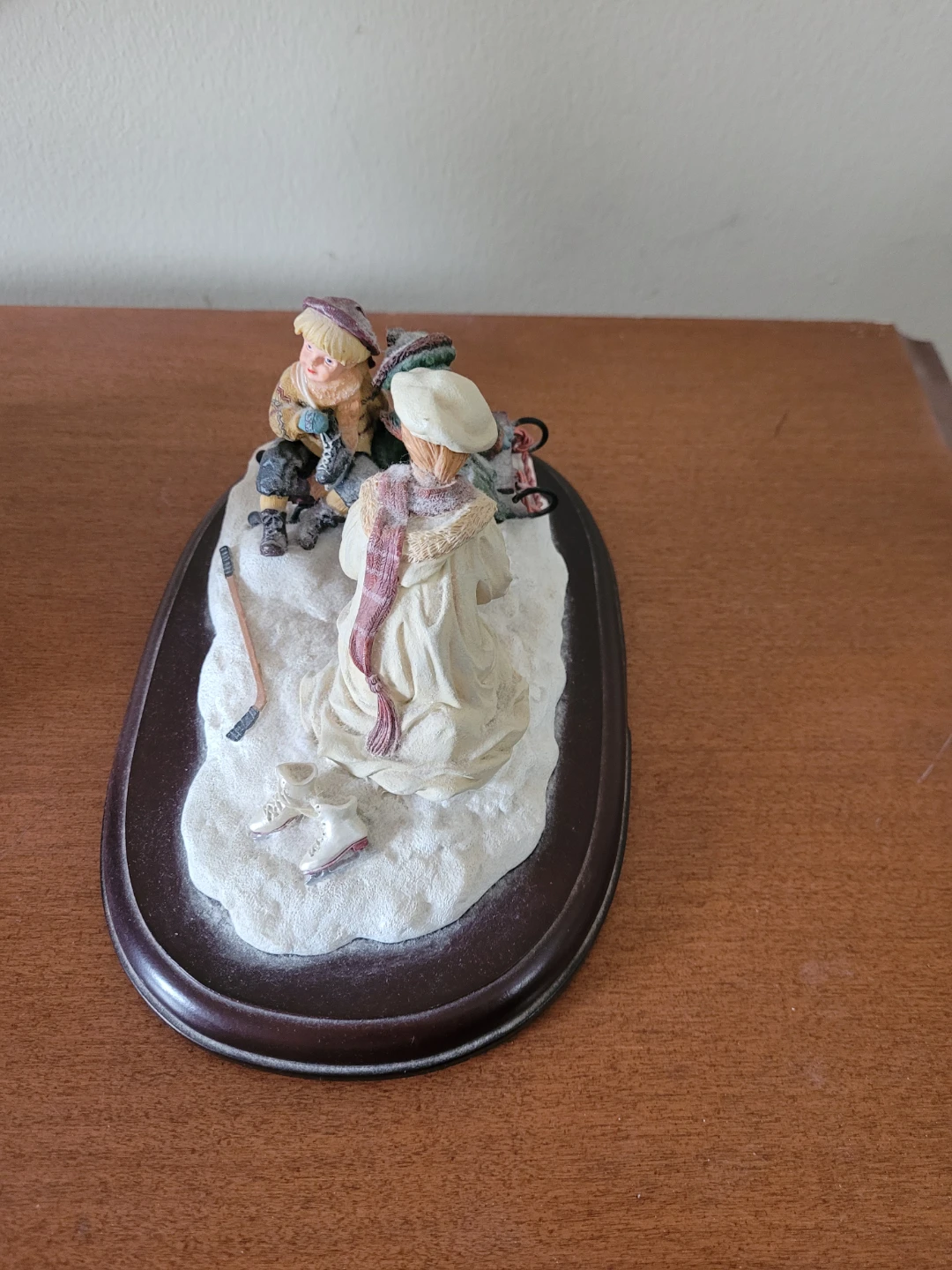 Trisha Romance "Evening Skaters" Music Box - photo 2