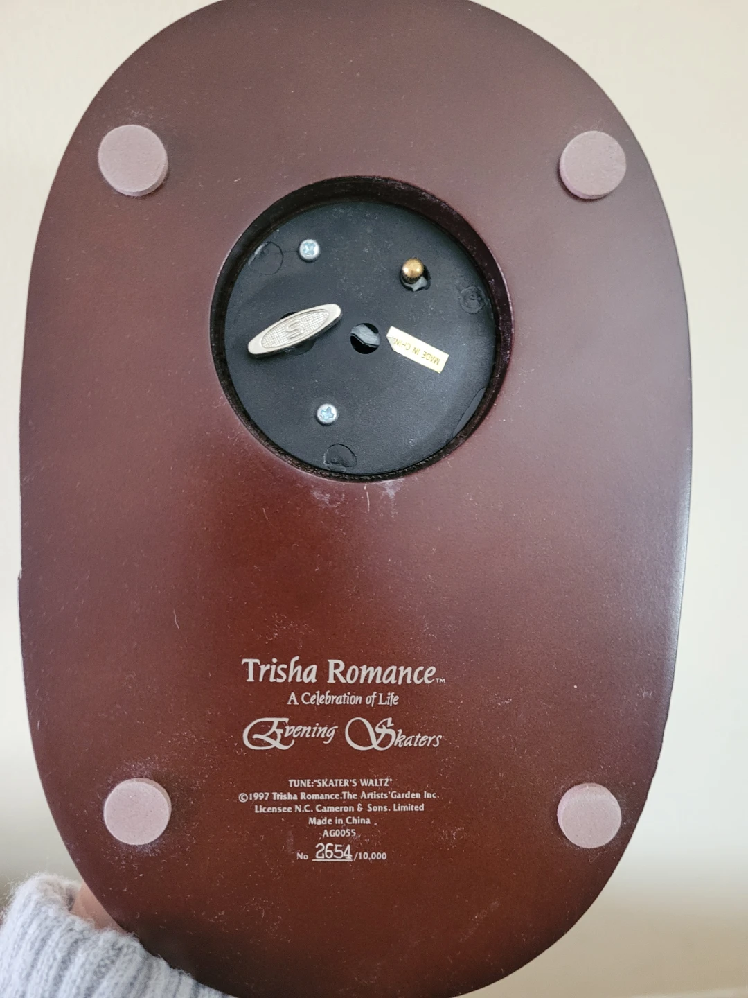 Trisha Romance "Evening Skaters" Music Box - photo 3