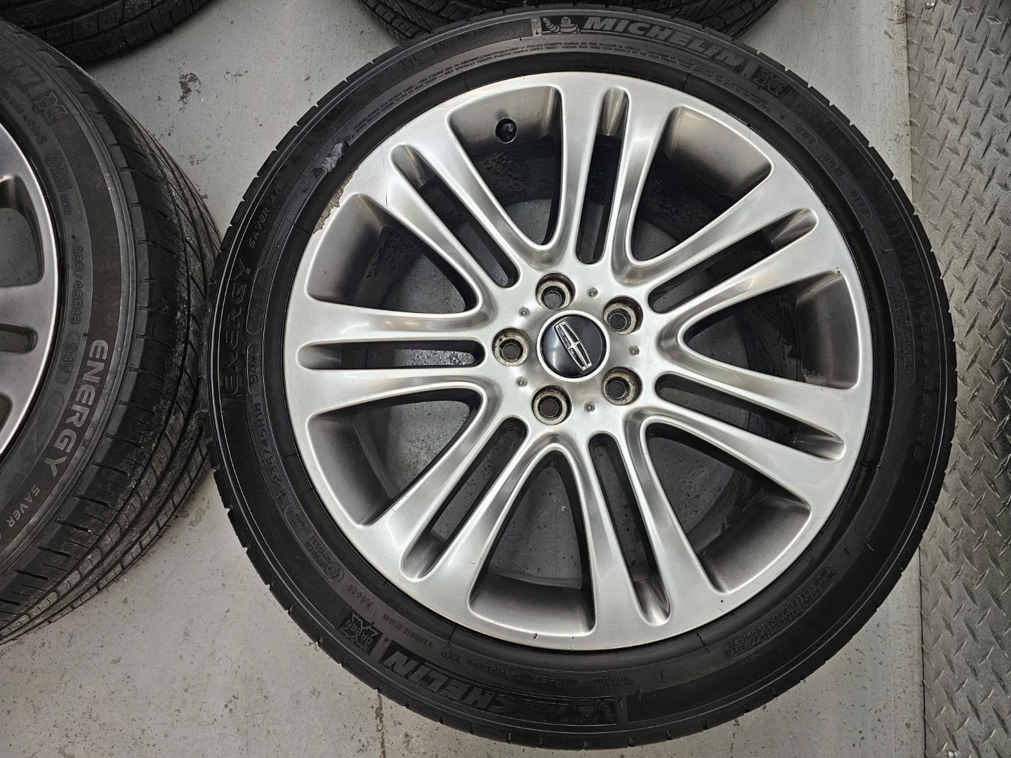 LINCOLN MKZ O.E.M RIMS AND ALL SEASON TIRES 235/45 R18 - photo 3