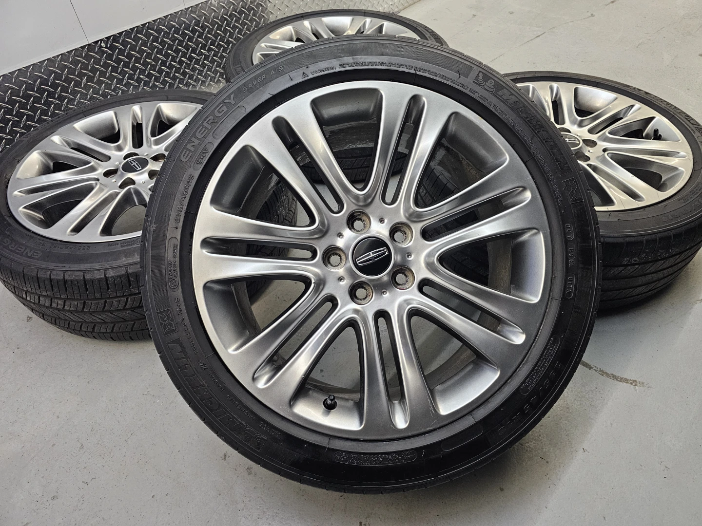 LINCOLN MKZ O.E.M RIMS AND ALL SEASON TIRES 235/45 R18 - photo 5