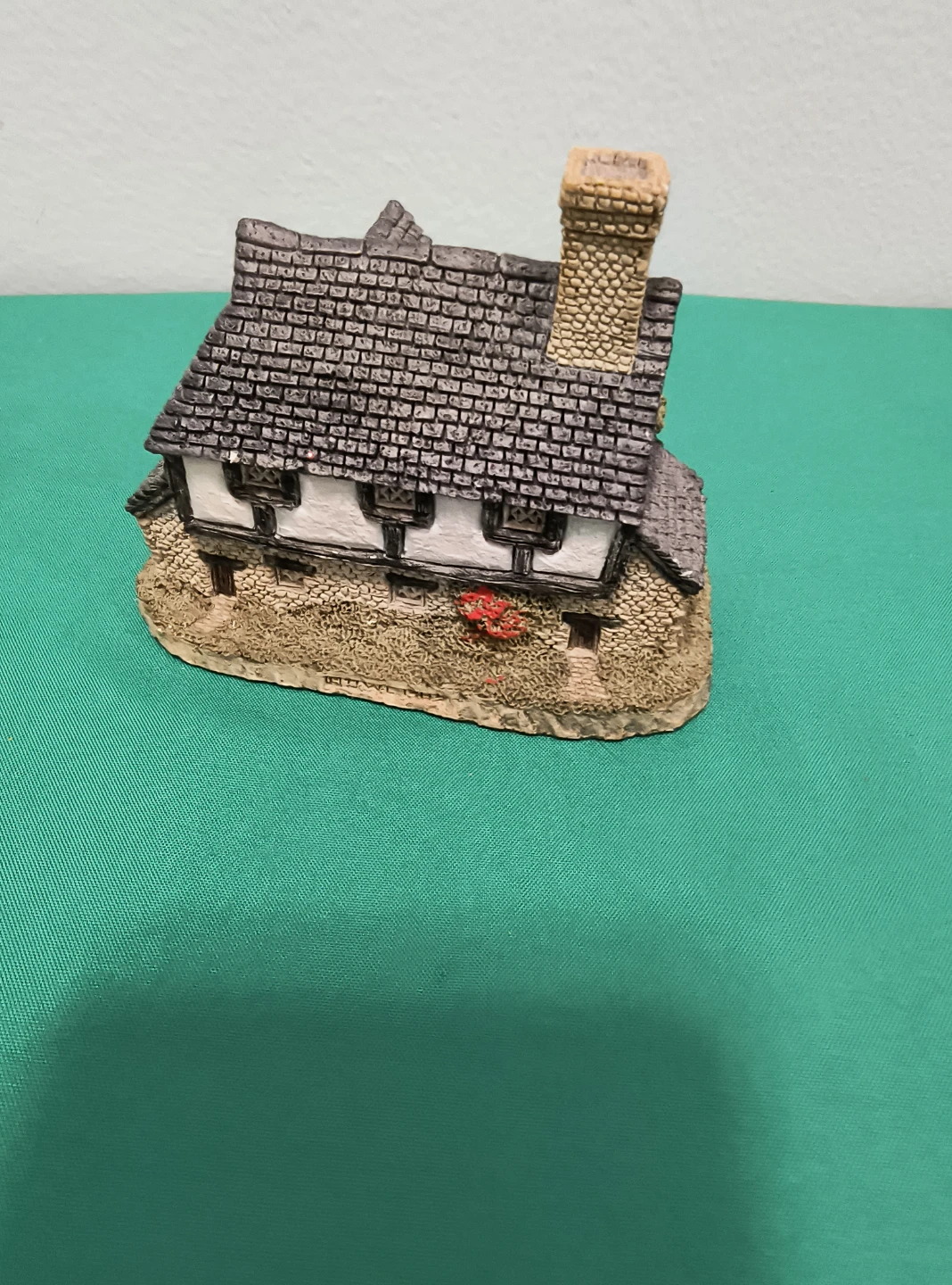 David Winter Hogs Head Beer House 1985 Miniature Figurine - photo 2