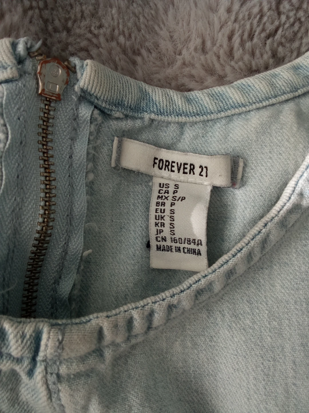 Forever 21 Light Wash Denim Crop Top Size S - photo 3