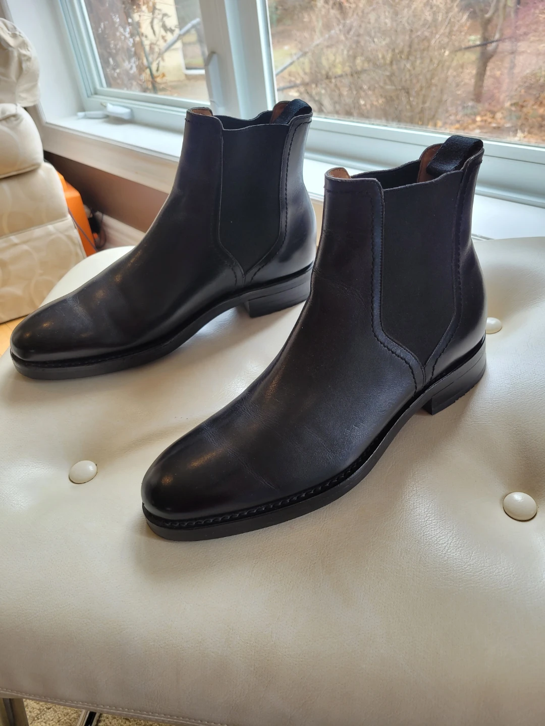 Practically New LOADING Black Leather Chelsea Boots - photo 4