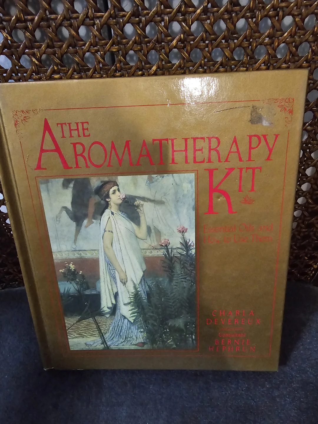 The Aromatherapy Kit: Essential Oils and How to Use Them Book