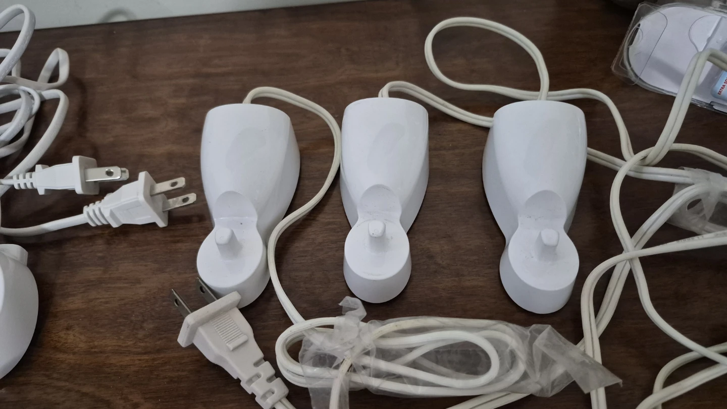 Oral B  White Electric Toothbrush Charging Bases