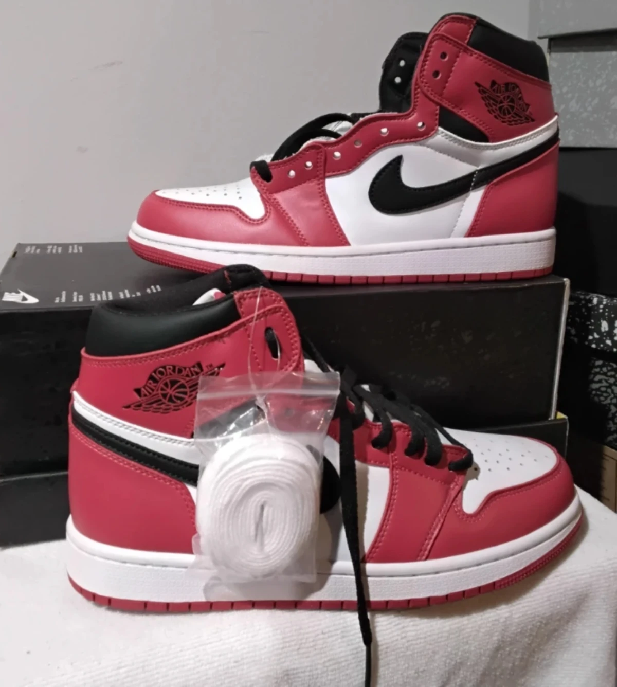 Air Jordan 1 Mid Red/White/Black Sneakers - photo 2