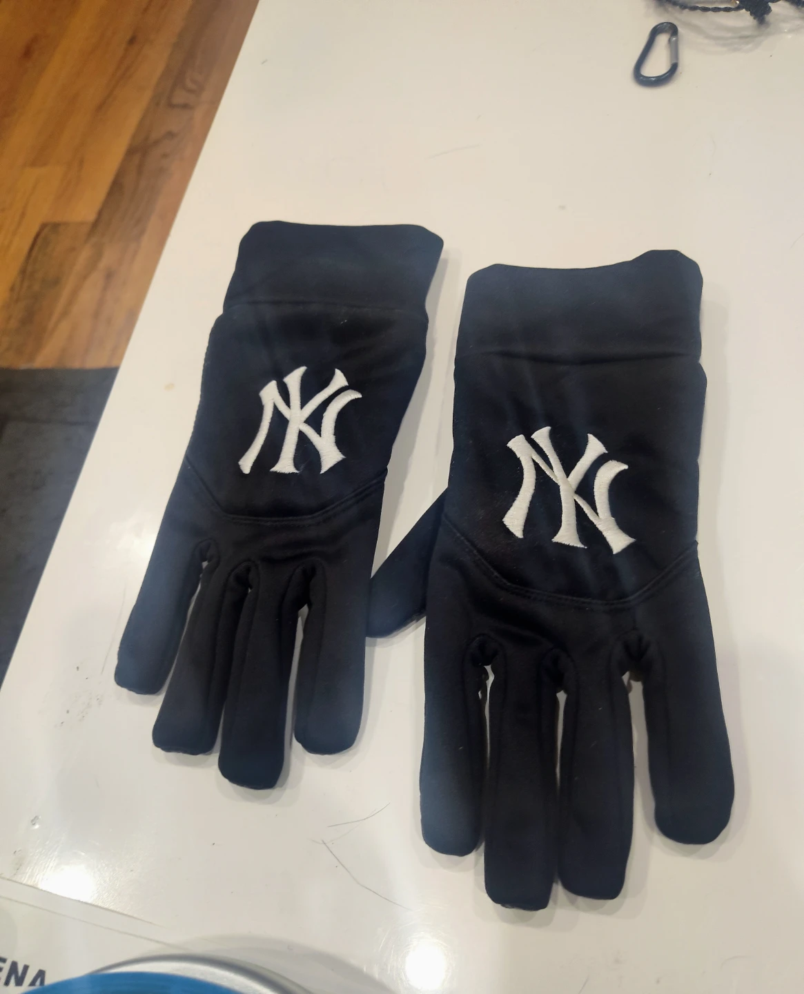 Yankees glove