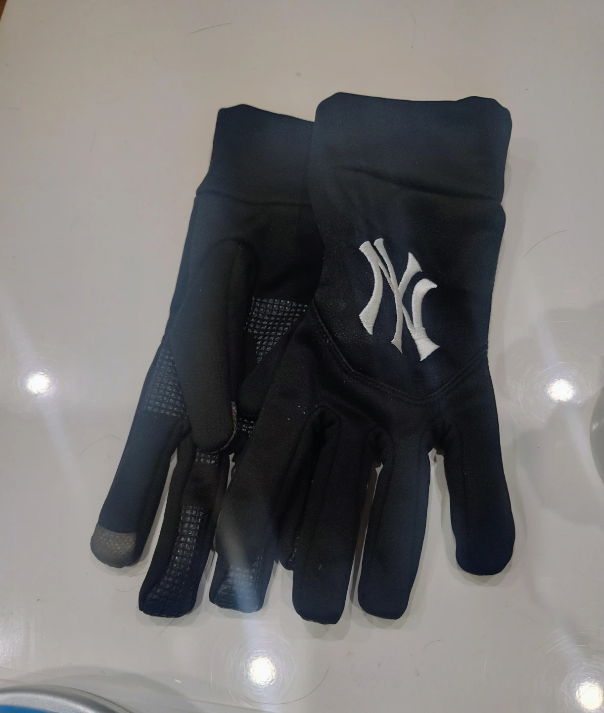 Yankees glove - photo 2