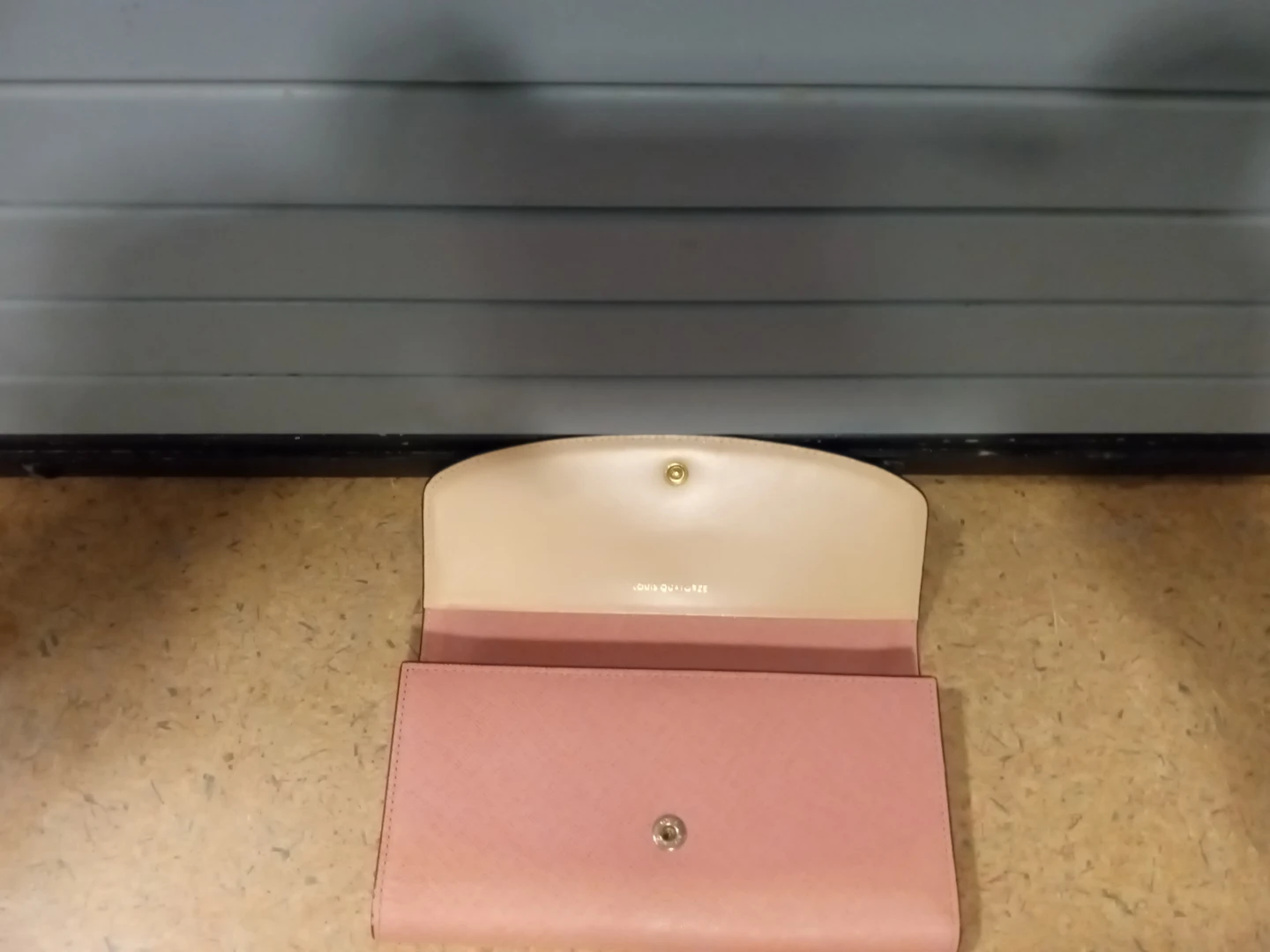 Louis  QuatorzePink Leather Flap Wallet - photo 4