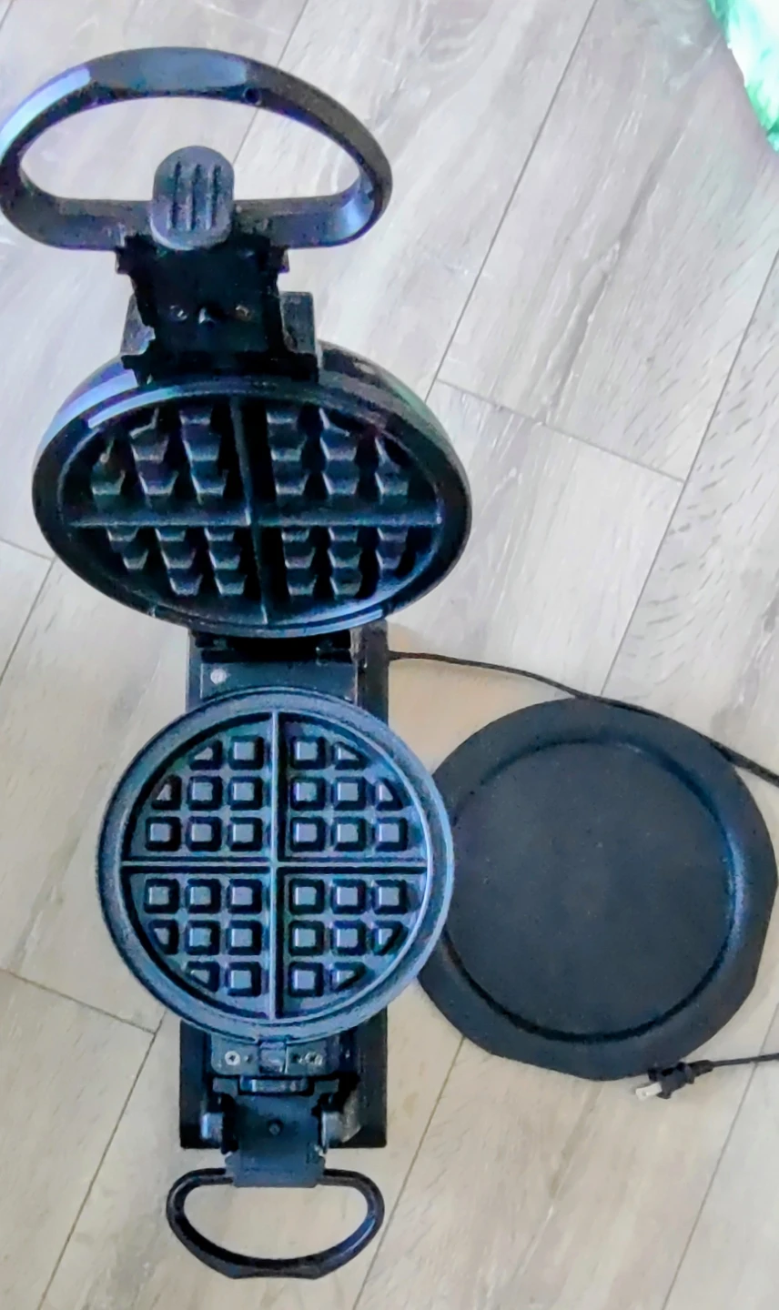 Hamilton Beach Waffle Maker - photo 2