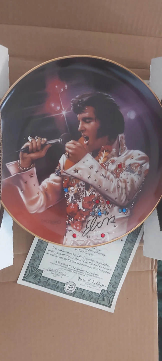 Elvis Presley "The Superstar" Limited Edition Collector Plate - photo 2