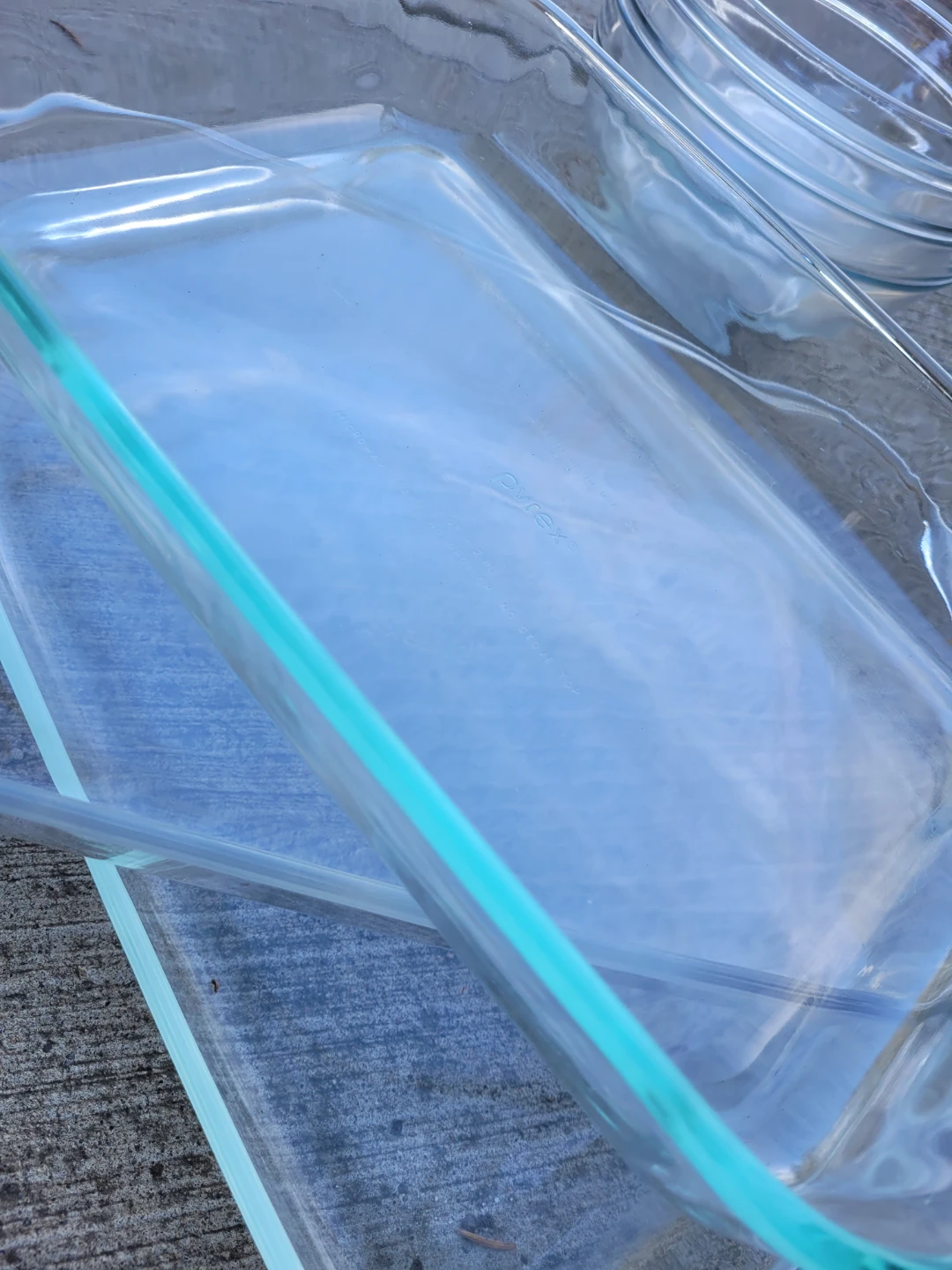 Assorted pyrex bowls, pans and storage containers - photo 2