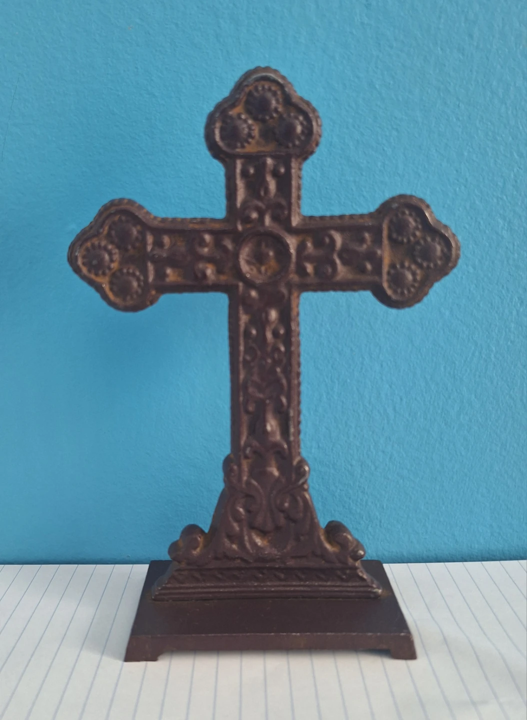 Vintage Ornate Cast Iron  Tabletop Cross - photo 3