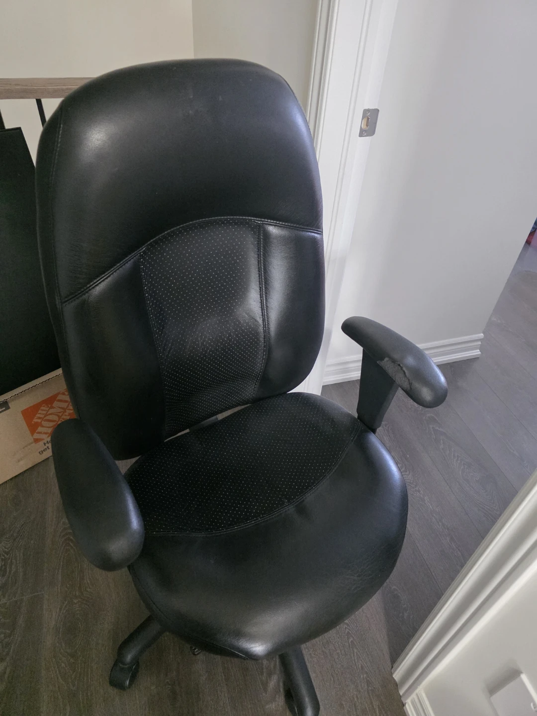 Black Office Chair - photo 2