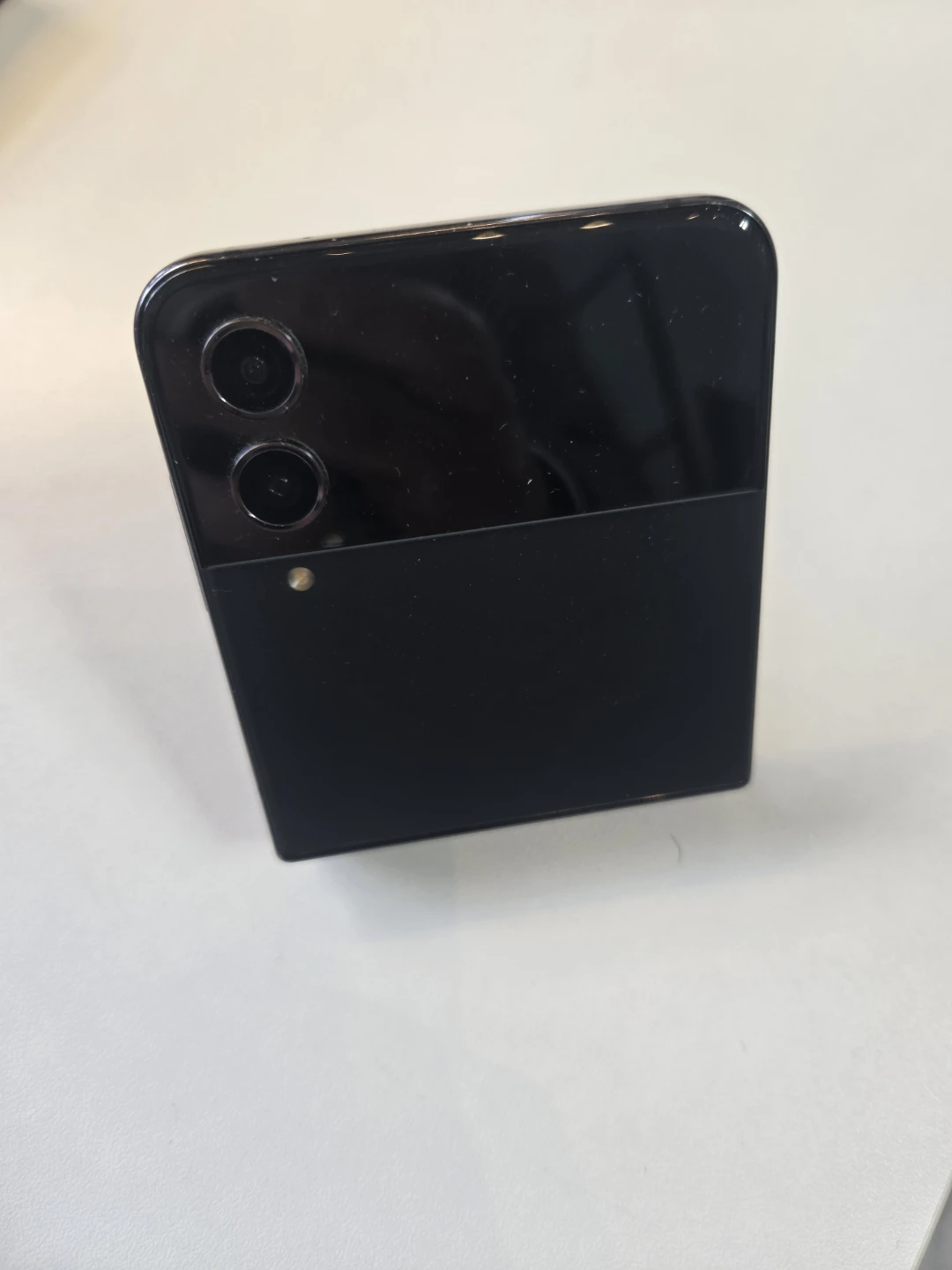 Samsung Galaxy Z Flip 4 - Black - photo 4