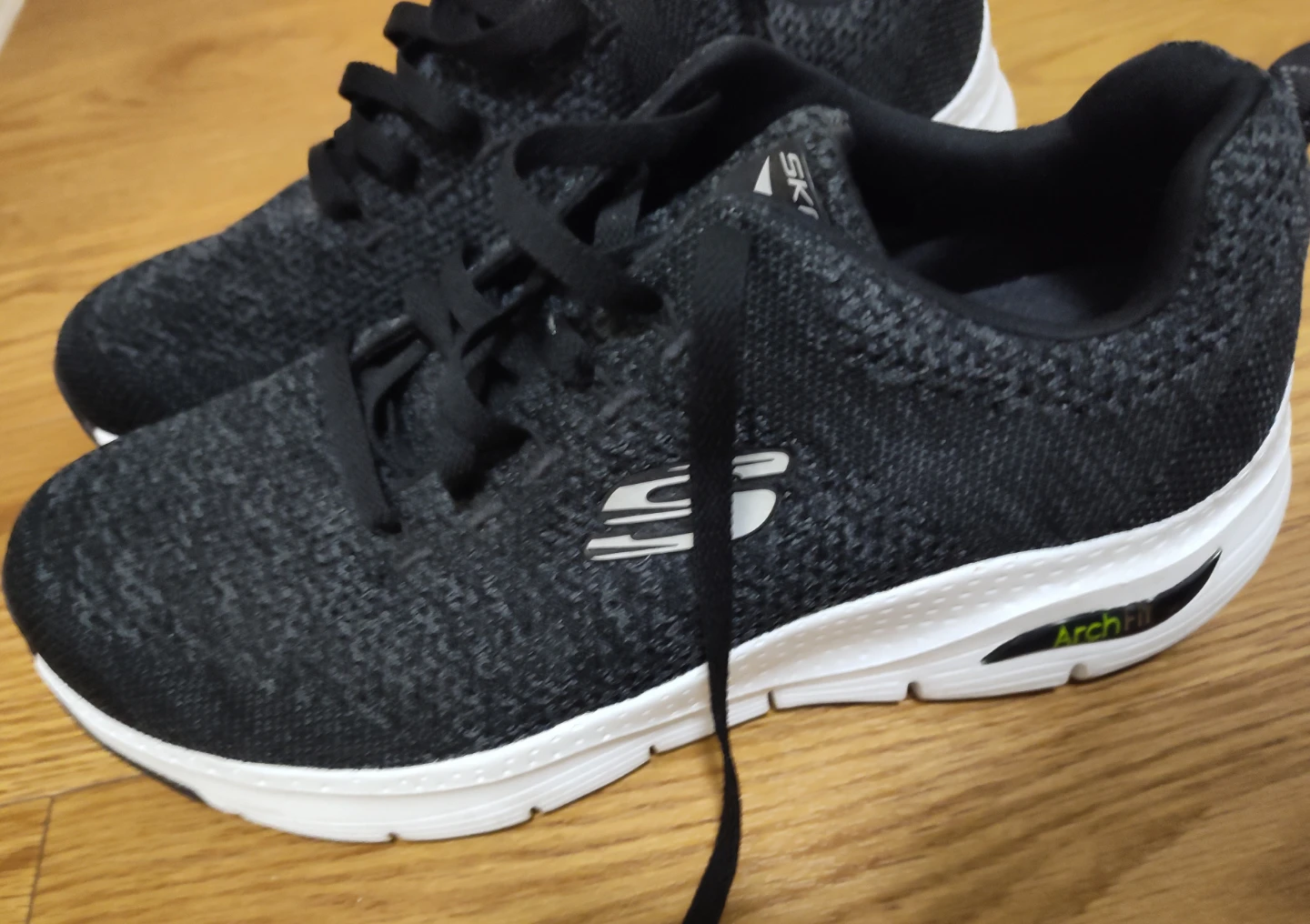 Skechers Arch Fit Men's Sneakers Size 10.5 - photo 3