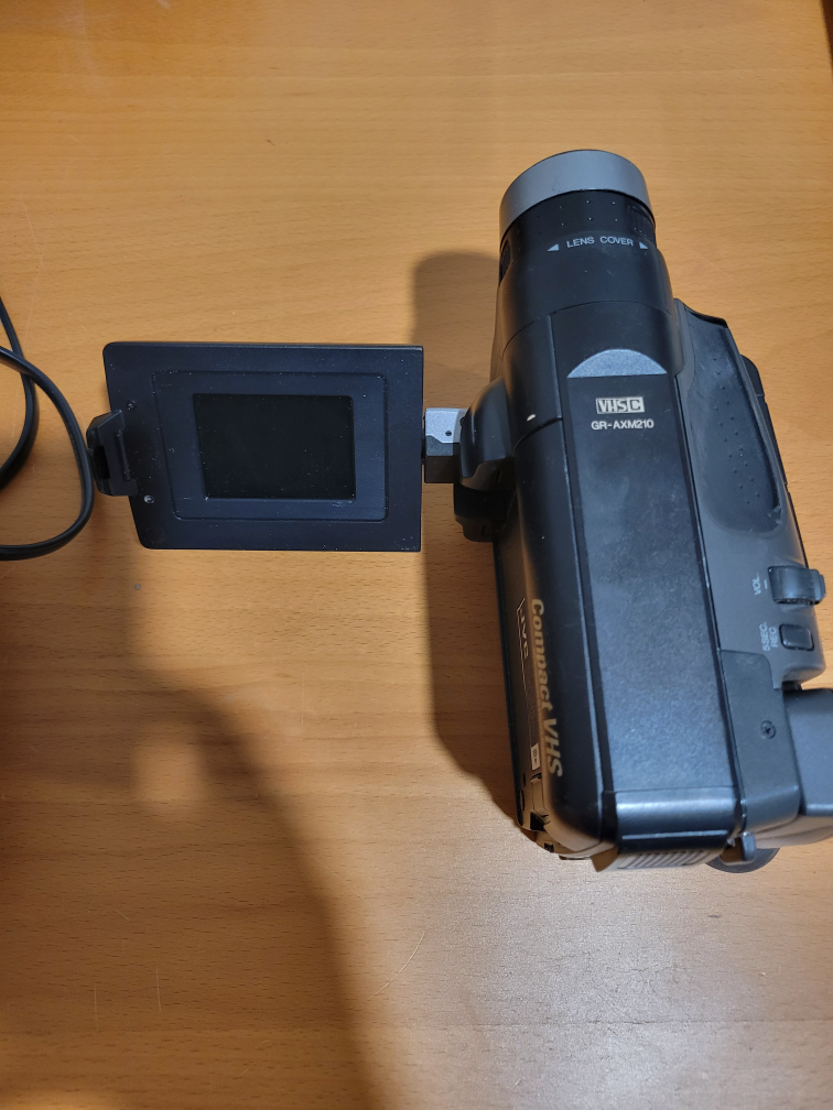 JVC GR-AXM210 Compact VHS Camcorder with Bag - photo 2