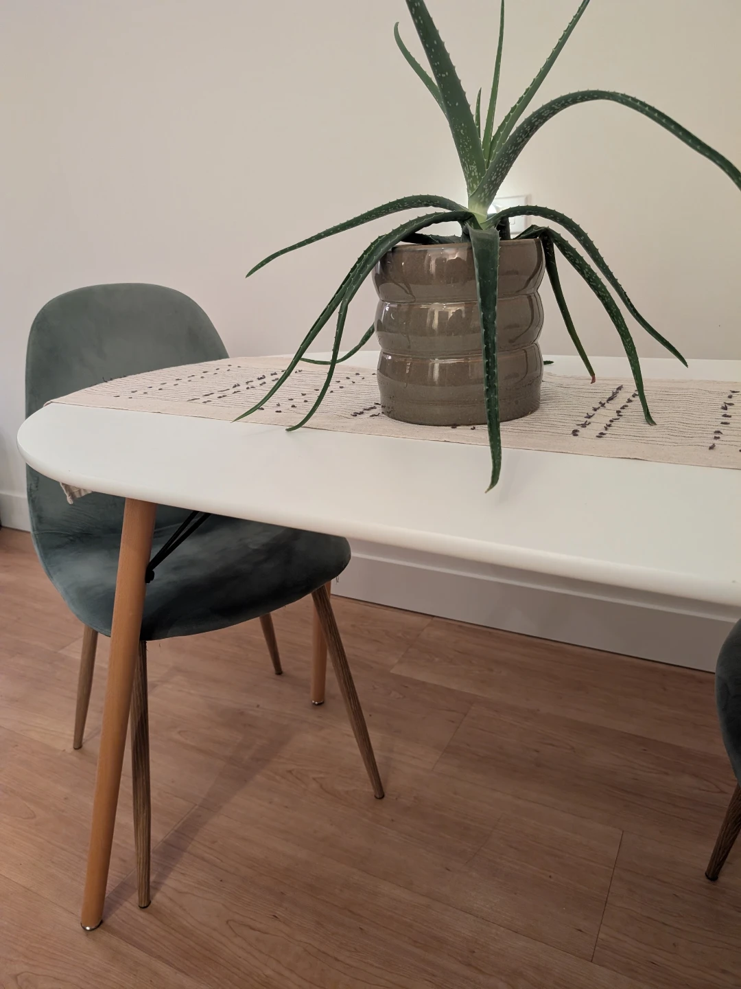Kitchen Table with 2 Chairs - photo 2