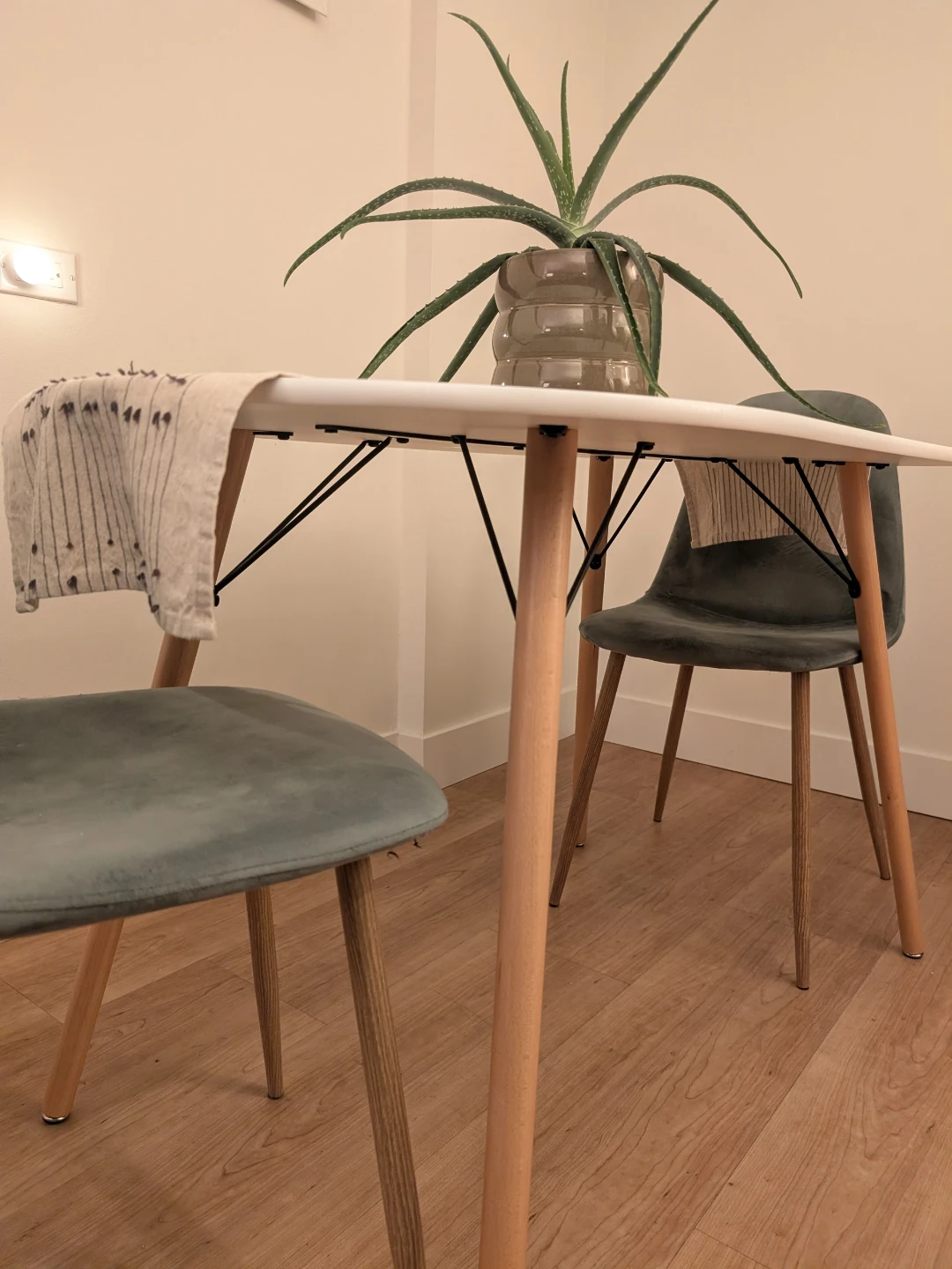 Kitchen Table with 2 Chairs - photo 5
