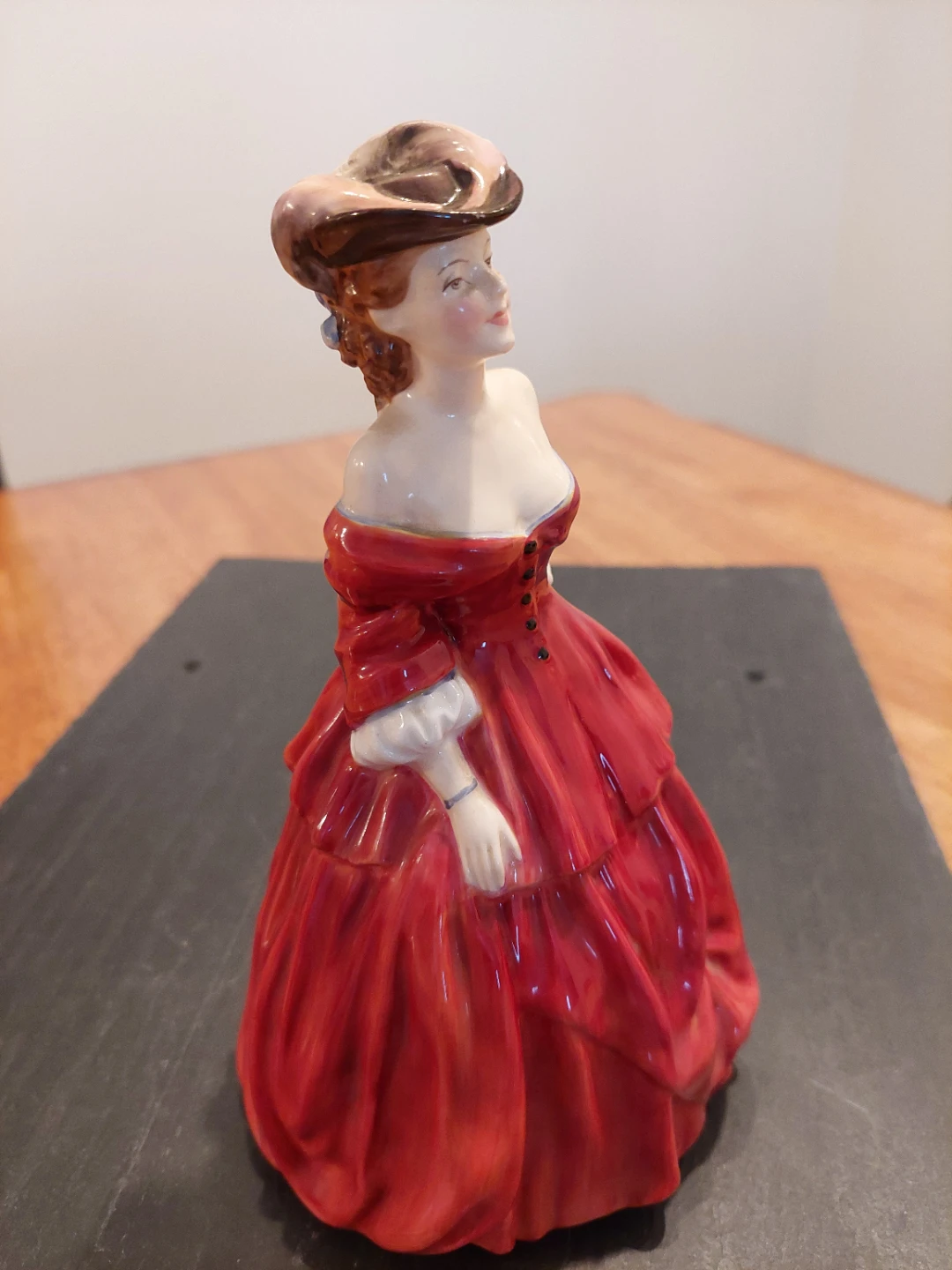 Royal Doulton Vivienne Figurine - photo 5
