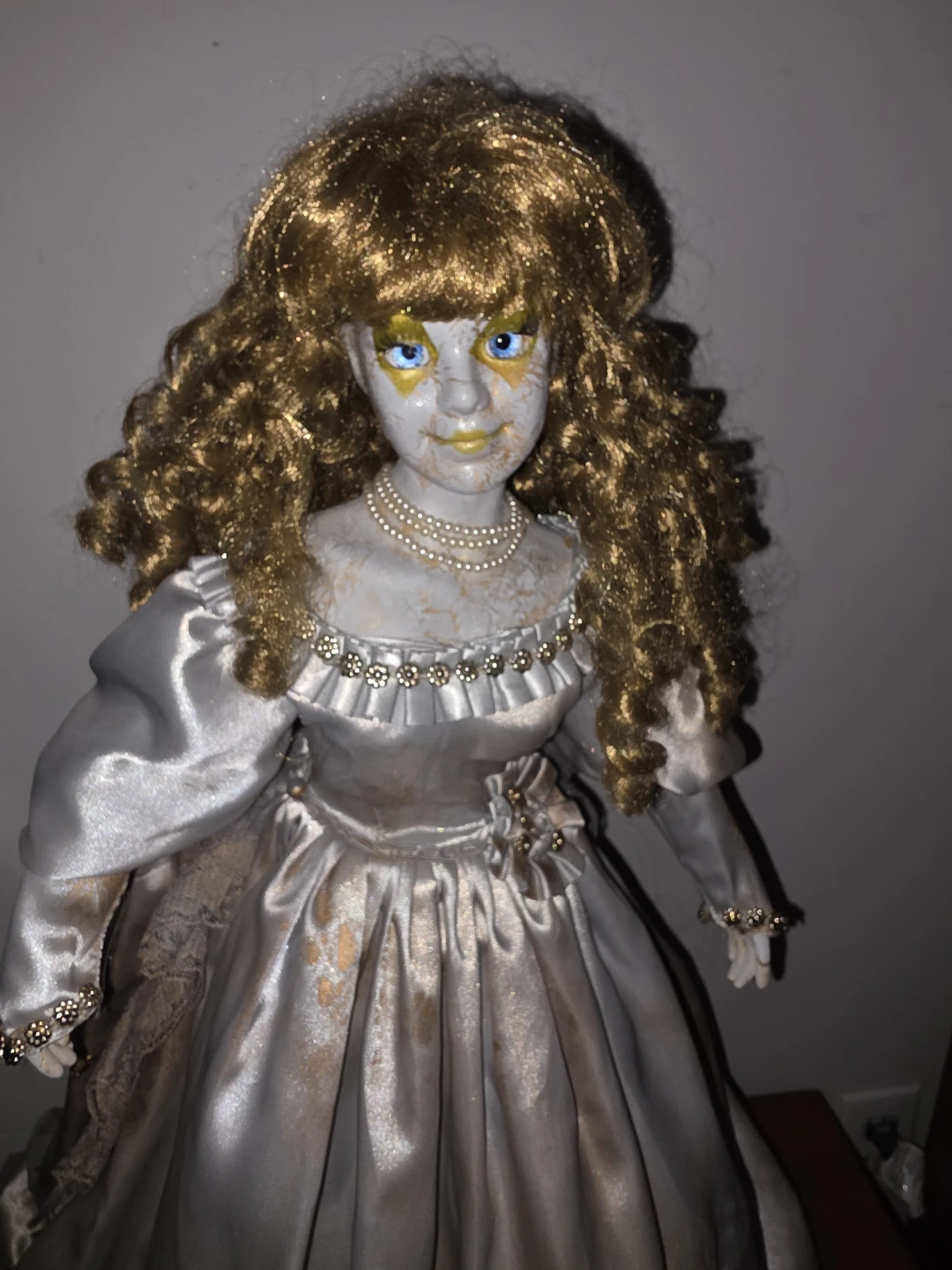 Revamped Vintage Porcelain Doll in Wedding Dress - photo 2