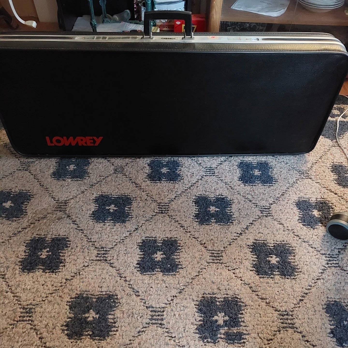 Lowrey keyboard - photo 2