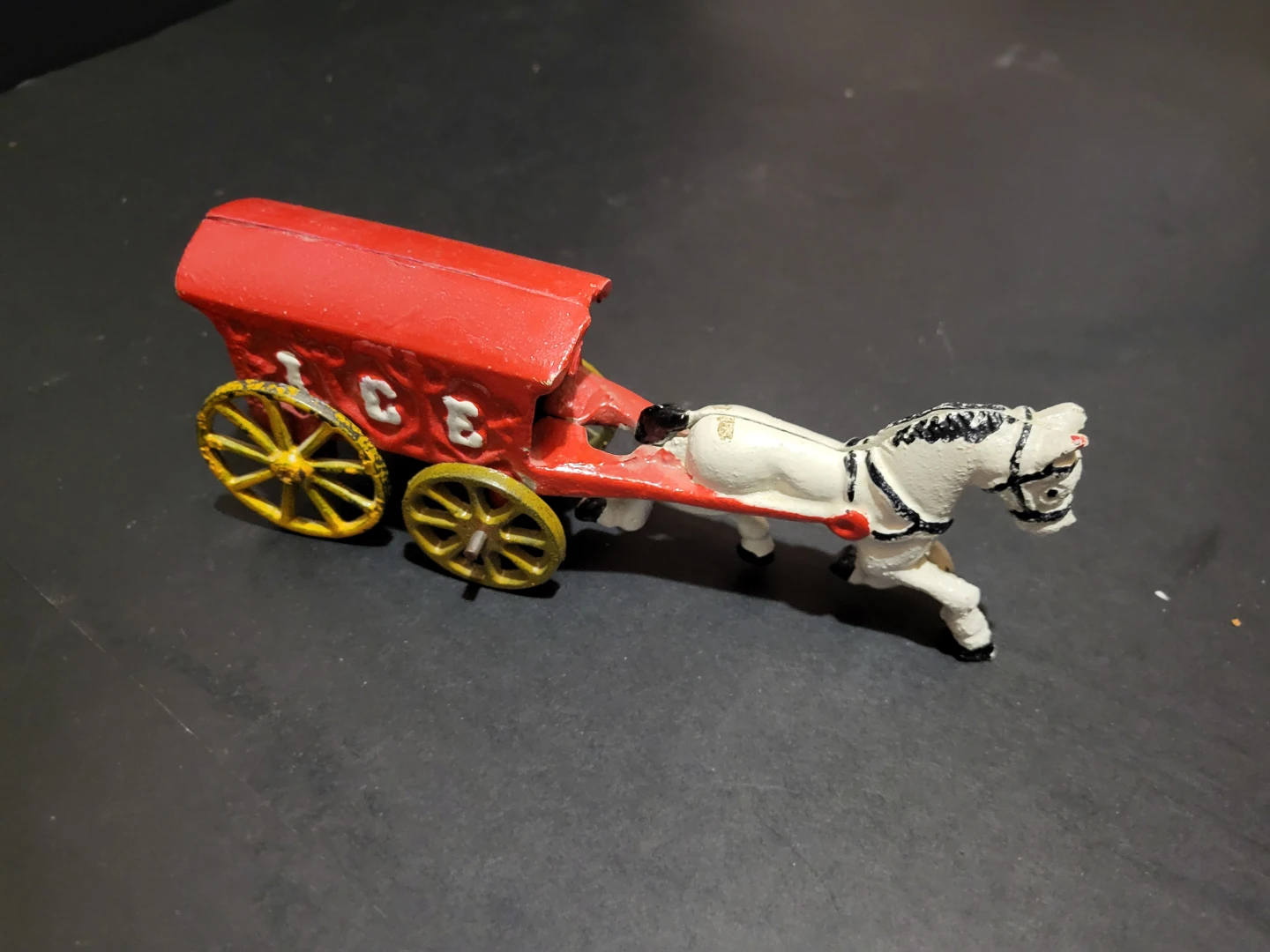 Vintage Cast Iron Horse and Carriage Toy - photo 2